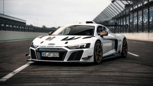 Обои картинки фото abt sportsline xgt audi r8 lms gt2, автомобили, audi, белый, трасса, стадион