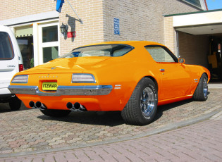 Картинка автомобили выставки уличные фото