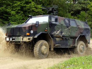 Картинка техника военная бронеавтомобиль колесная бронетехника