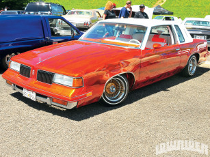 Картинка автомобили выставки уличные фото