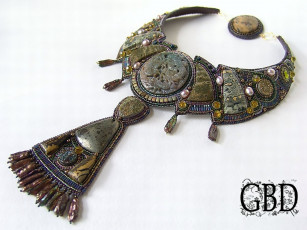 Картинка гузель бакеева тайна мхового ущелья разное украшения аксессуары веера