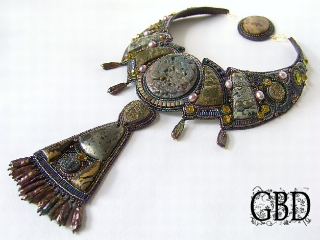 Обои картинки фото гузель, бакеева, тайна, мхового, ущелья, разное, украшения, аксессуары, веера