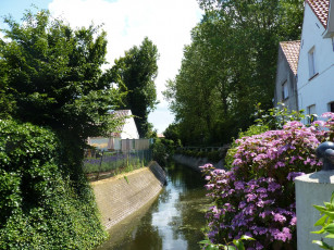 Картинка города улицы площади набережные бельгия lissewege