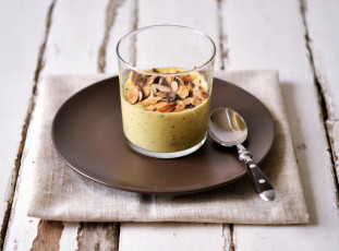 Картинка еда мороженое +десерты орешки десерт салфетка блюдце