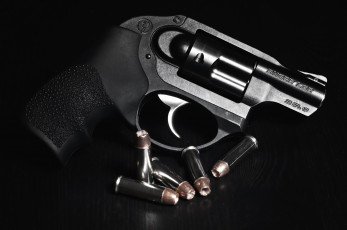 Картинка оружие револьверы барабан пули