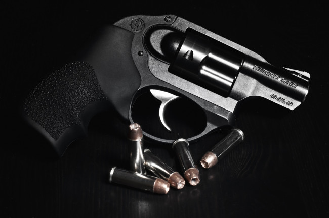Обои картинки фото оружие, револьверы, барабан, пули