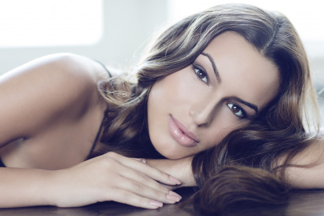 Обои картинки фото девушки, -unsort , лица,  портреты, улыбка, волосы, лицо, портрет, красавица