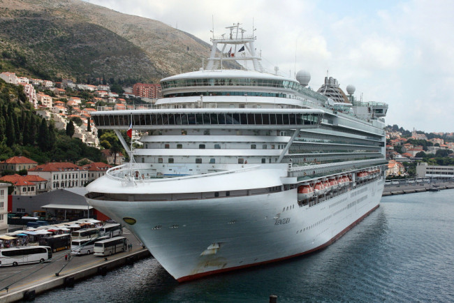 Обои картинки фото p&o ventura, корабли, лайнеры, круиз, лайнер
