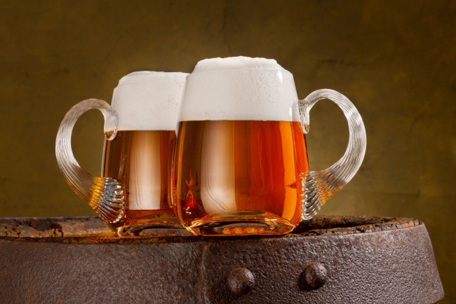 Обои картинки фото еда, напитки,  пиво, пена, пиво, бокалы, бочка