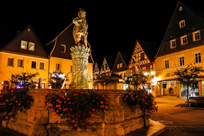 Обои картинки фото города, - памятники,  скульптуры,  арт-объекты, фонтан, дома, ночь, площадь, германия, огни