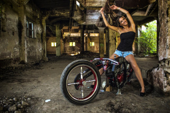 Картинка мотоциклы мото+с+девушкой красивая девушка