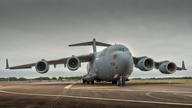 Обои картинки фото boeing c-17 globemaster iii, авиация, военно-транспортные самолёты, ввс