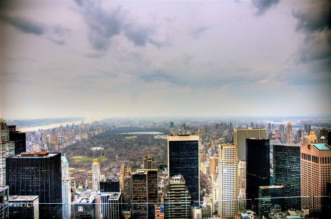 Обои картинки фото города, - панорамы, дома, панорама, город, тучи, небо, парк, здания