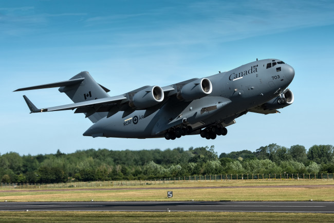 Обои картинки фото авиация, военно-транспортные самолёты, ввс