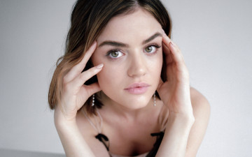 Картинка девушки lucy+hale лицо шатенка