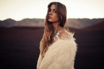 Картинка carmella+rose девушки carmella rose флирт девушка модель поза стройная сексуальная взгляд причёска макияж фигура шатенка красотка