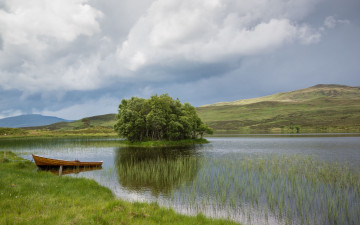 Картинка корабли лодки +шлюпки река лодка трава