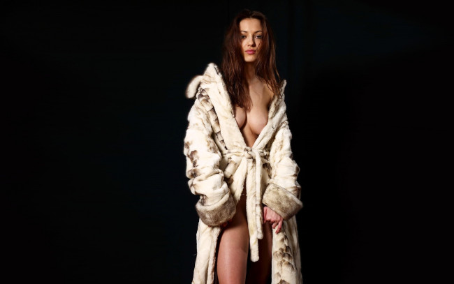 Обои картинки фото anna sbitna, девушки, анна сбитная , anna aj, шатенка, шуба, грудь