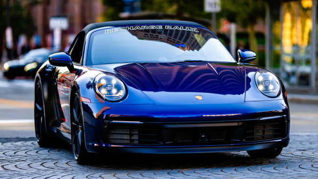 Обои картинки фото автомобили, porsche, синий, улица, город