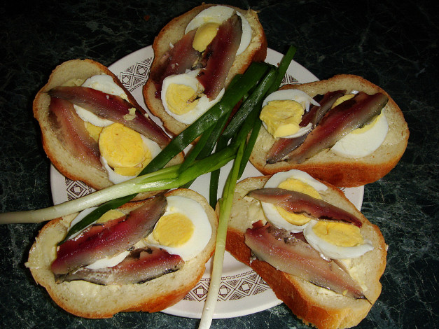 Обои картинки фото селёдочкой, еда, бутерброды, гамбургеры, канапе