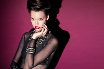 Картинка Hind+Sahli автор rony shram девушки   браслет