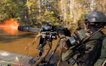 Картинка оружие армия спецназ пулимёт стрелок вода