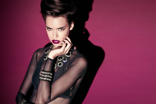 Обои картинки фото Hind Sahli, автор, rony, shram, девушки, , , браслет