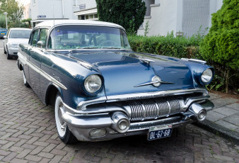 Картинка pontiac+chieftain+1957 автомобили выставки+и+уличные+фото выставка автошоу ретро история