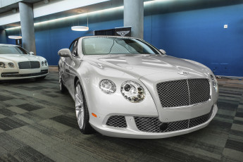 Картинка bentley автомобили выставки+и+уличные+фото автосалон выставка
