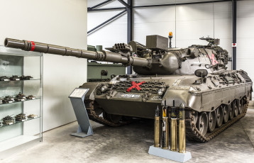 Картинка leopard+1+a2+a1 техника военная+техника бронетехника вооружение музей