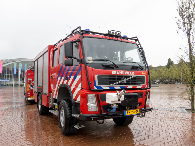 Обои картинки фото volvo fire truck, автомобили, пожарные машины, спецтехника, автомобиль, пожарный