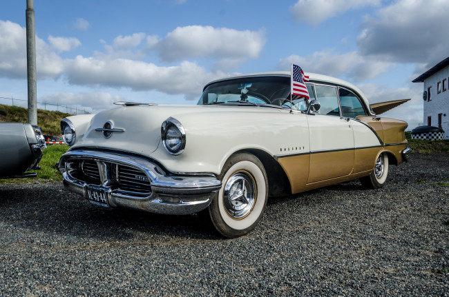 Обои картинки фото oldsmobile holiday 1956, автомобили, выставки и уличные фото, выставка, автошоу, ретро, история