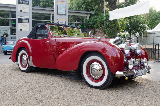 Обои картинки фото triumph 1800 roadster 1947, автомобили, выставки и уличные фото, выставка, автошоу, ретро, история