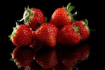 Картинка еда клубника +земляника отражение макро ягоды