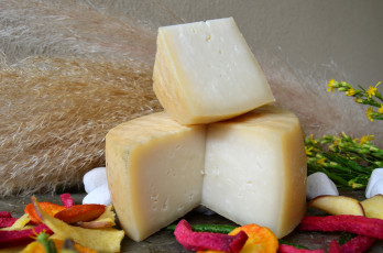 Картинка quesmoran+curado+de+cabra еда сырные+изделия сыр
