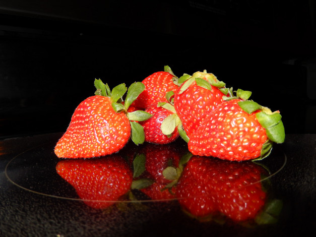 Обои картинки фото еда, клубника,  земляника, ягоды
