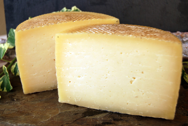 Обои картинки фото vell&, 243, n de fuentesa&, 250, co, еда, сырные изделия, сыр