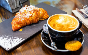 Картинка еда кофе +кофейные+зёрна круассан