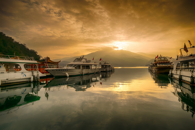 Обои картинки фото корабли, порты ,  причалы, рассвет