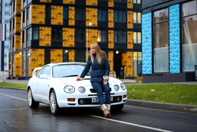 Обои картинки фото toyota celica st205 gt, автомобили, -авто с девушками, пуховик, тойота, four, wrc, toyota, celica, st205, gt, photo, svetlana, ignitione, город, улица