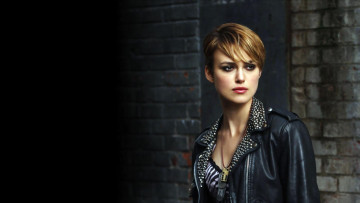 Картинка девушки keira+knightley стена куртка актриса