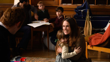 Картинка misbehaviour+ +2020 кино+фильмы -unknown+ другое мисс плохое поведение кадры из фильма комедия драма история кира найтли