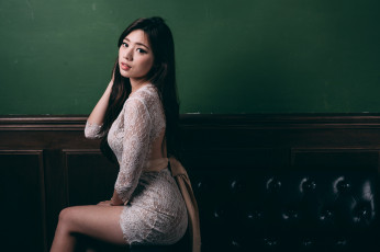 Картинка девушки kiki+hsieh азиатка поза