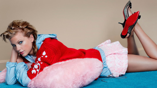 Обои картинки фото девушки, taylor swift, поза