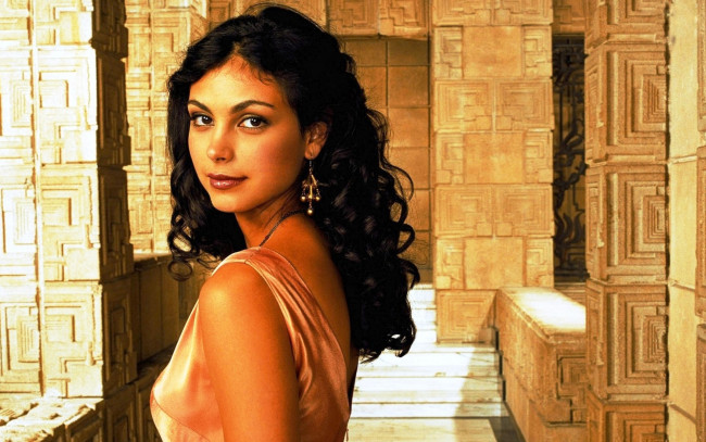 Обои картинки фото девушки, morena baccarin, взгляд