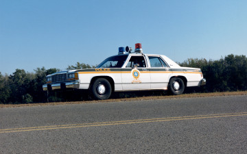 Картинка автомобили полиция ford
