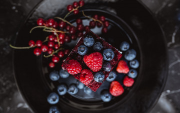 Картинка еда пирожные +кексы +печенье смородина пирожное малина черника