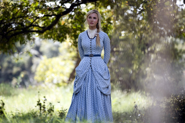 Обои картинки фото девушки, - блондинки,  светловолосые, блондинка, платье, коса