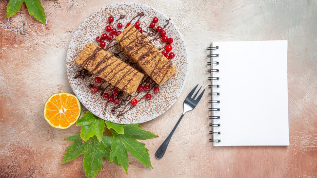 Обои картинки фото еда, пирожные,  кексы,  печенье, блокнот, ягоды, апельсин