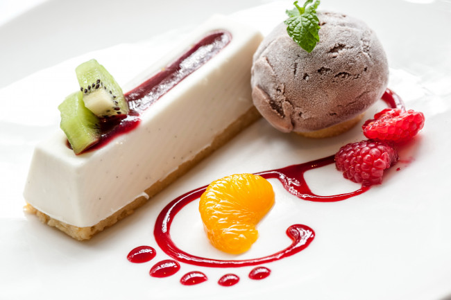 Обои картинки фото еда, мороженое,  десерты, киви, малина